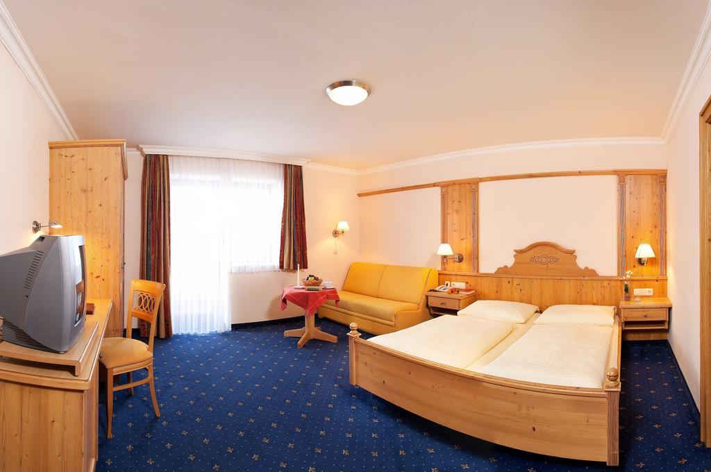 Hotel Schoerhof Saalfelden Oda fotoğraf